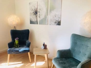 Sitzecke im Sprechzimmer der Psychotherapie Praxis in Potsdam Babelsberg